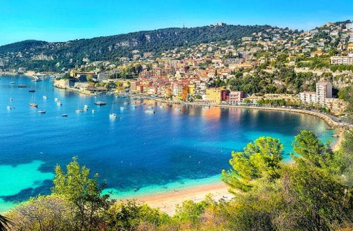 Les prix immobiliers flambent sur le littoral français